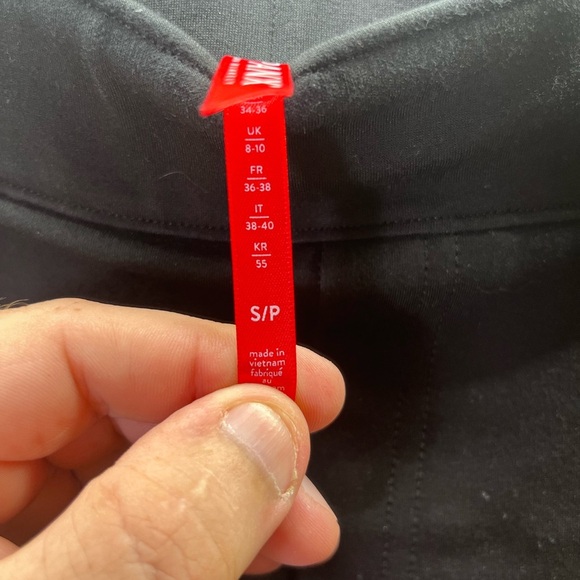 Spanx Black Capri Slacks Womens S Stretch Cute Comfy Work Teller Office 2272 - Picture 3 of 8